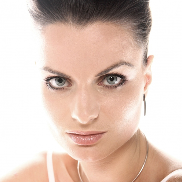 big1362794630vera-girginova-violeta-v-traviata_600x600_crop_and_resize_to_fit_478b24840a